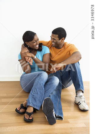 Couple sitting and relaxing 3346978