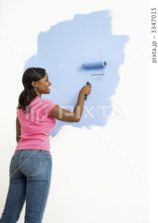 Pretty female painting wall. 3347015