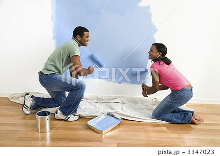 Couple painting wall. 3347023