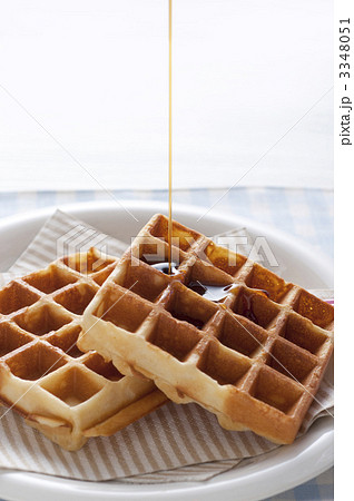 ワッフルとメープルシロップ 3348051