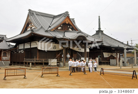 【四国八十八ヶ所】第八十七番　長尾寺　お遍路さん参拝の風景　香川県さぬき市 3348607