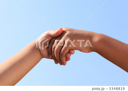 手を握る 手を握る 3348819