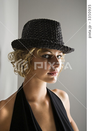 Pretty woman in hat. 3350935