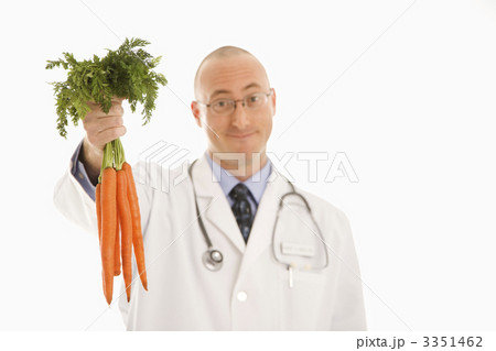 Doctor holding carrots. 3351462