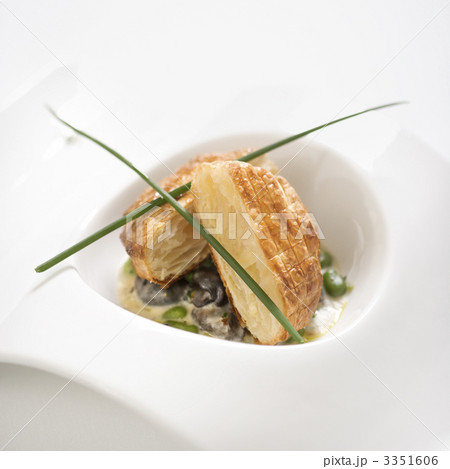 Escargot and croute bread. Escargot and croute bread. 3351606