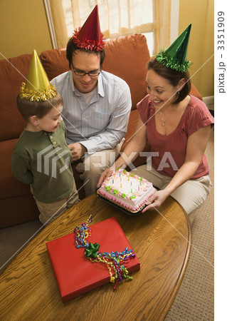 Family birthday party. 3351909