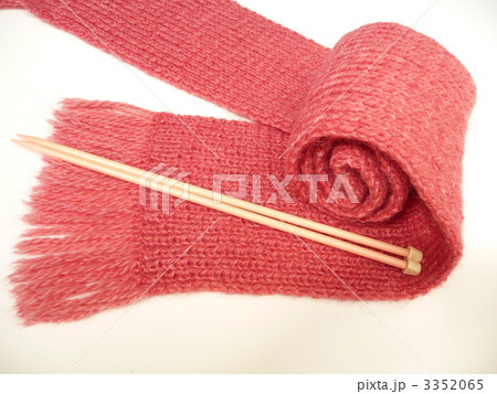 手編みのマフラーと編み棒 3352065