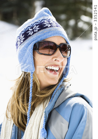 Woman in ski cap. 3352541