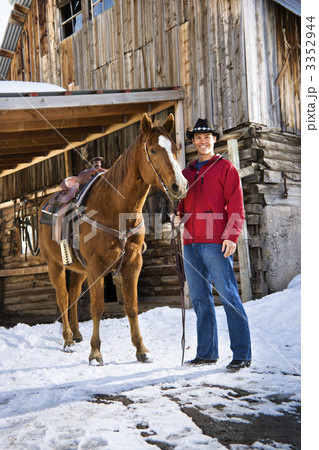 Man holding horse. 3352944