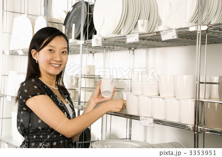 Woman shopping in store. 3353951