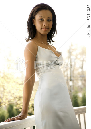 Portrait of attractive woman. 3354082