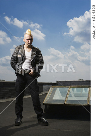 Punk standing on roof. 3354358