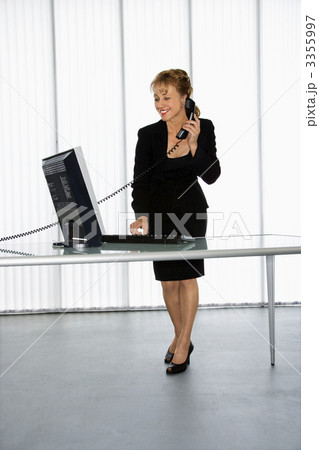 Woman working. 3355997