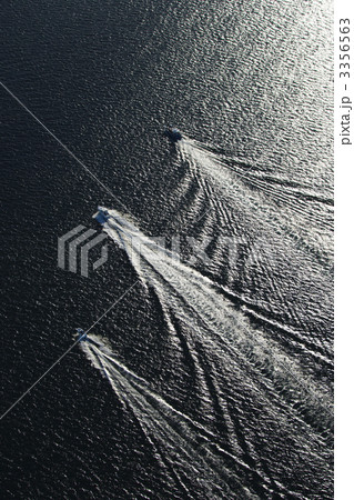 Three boats. Three boats. 3356563