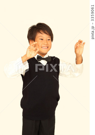 蝶ネクタイ（秋冬）指揮する男の子 3359061
