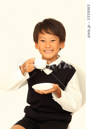 蝶ネクタイ（秋冬）休む男の子 3359063