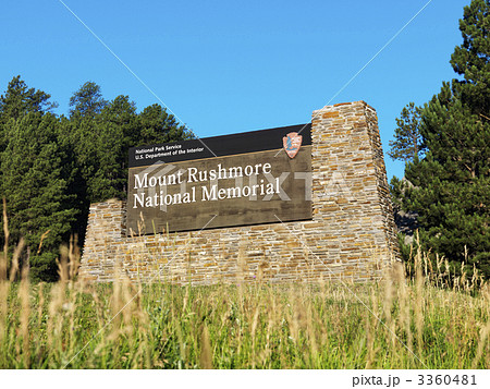 Mount Rushmore sign. 3360481