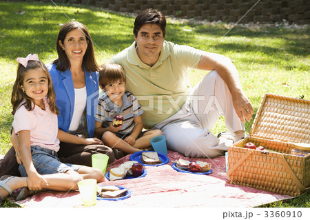 Family picnicking. 3360910