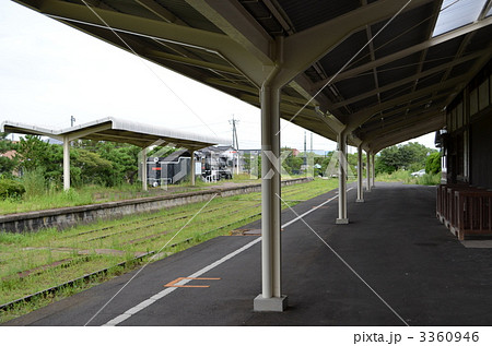 出雲の廃線になった大社駅のプラットホーム 3360946