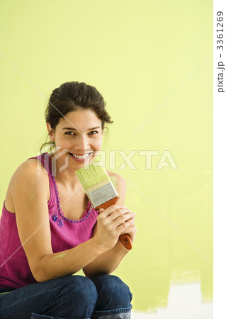 Smiling woman painting. 3361269