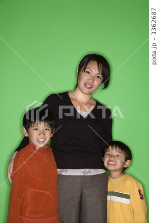 Mother and sons Mother and sons 3362687