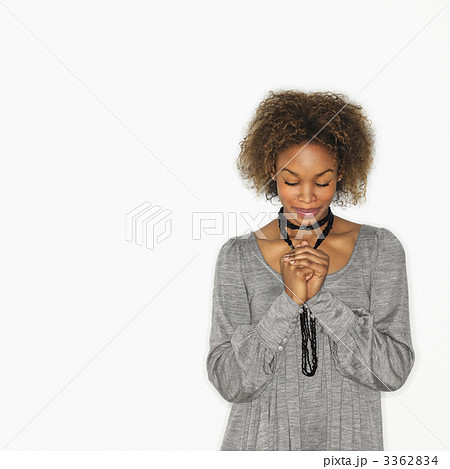 Woman praying 3362834