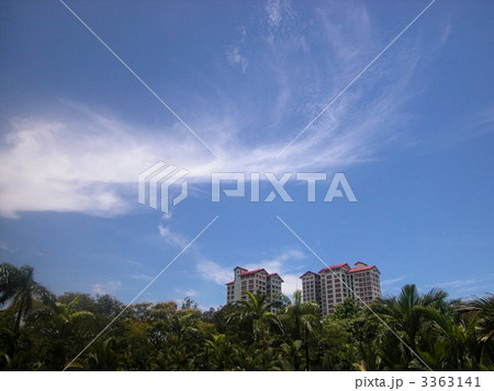 コンドミニアムと青空 3363141