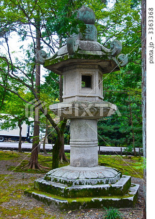 境内にある「東洋一の石灯籠」（南禅寺／京都市左京区）の写真素材