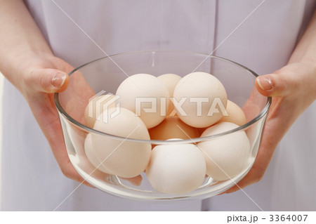 卵を持つ女性 卵を持つ女性 3364007