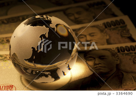 地球儀と一万円札 地球儀と一万円札 3364690