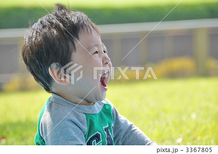 1歳の男の子(笑顔) 1歳の男の子(笑顔) 3367805