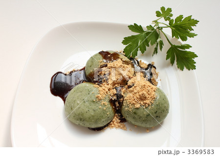 黒みつときなこをかけたよもぎ餅 3369583