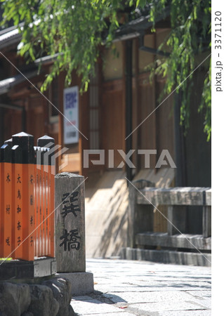 京都 祇園白川 巽橋の写真素材