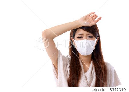 マスクする若い女性 3372310