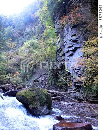 蓼科高原の横谷渓谷（鷲岩） 3373042