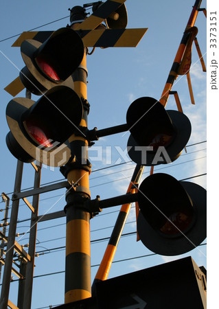 踏み切りの遮断機 踏み切りの遮断機 3373151