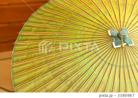 和傘と和室 3380967
