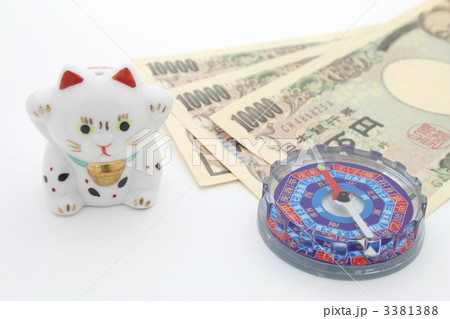 風水コンパスと招き猫　　金運 3381388
