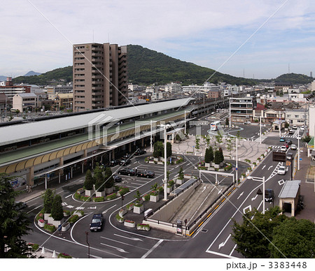 香川県坂出市「JR坂出駅と駅前広場」 3383448