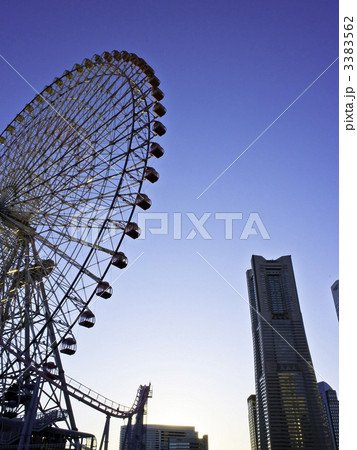 横浜　コスモクロック　ランドマークタワー　夕景 3383562