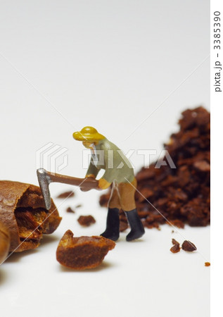 コーヒーを砕く人 3385390