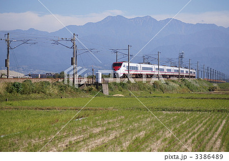 晴天の立山連峰と電車 晴天の立山連峰と電車 3386489