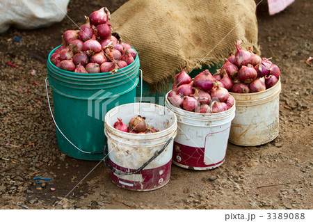 Road market in Tanzania 3389088