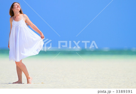 Woman enjoying beach vacation 3389391