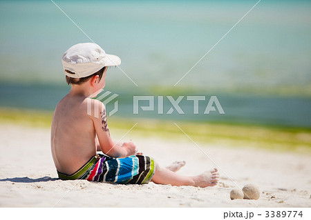 Boy on vacation 3389774
