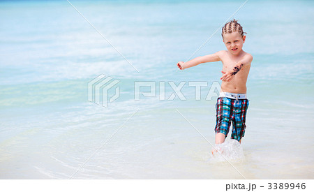 Boy on vacation 3389946