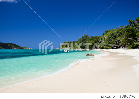 Stunning tropical beach at Seychelles 3390776