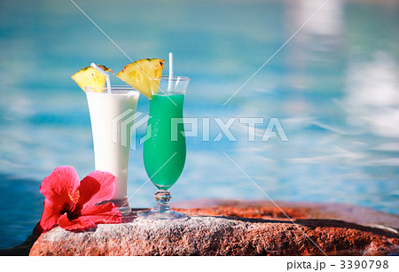 Two tropical cocktails 3390798