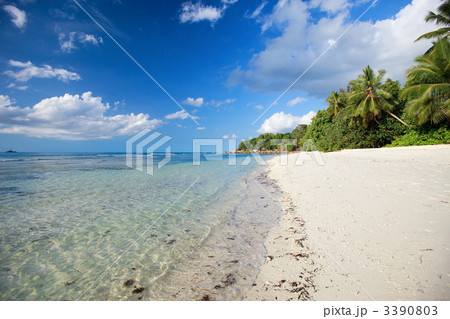 Stunning tropical beach at Seychelles 3390803