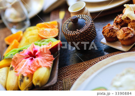 Delicious fruits for breakfast 3390884